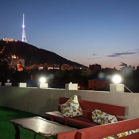 Guest House Sky Plus Tbilisi Esterno foto