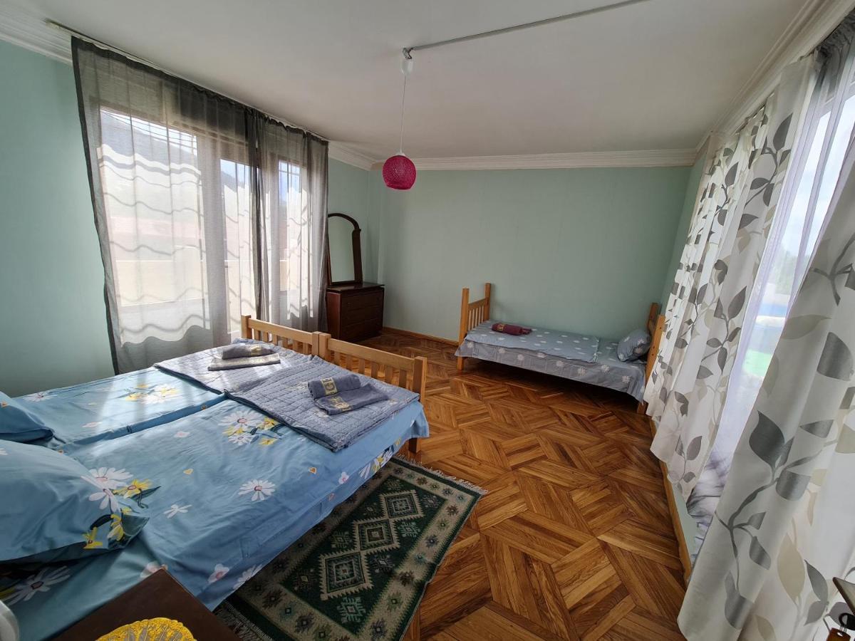 Guest House Sky Plus Tbilisi Esterno foto