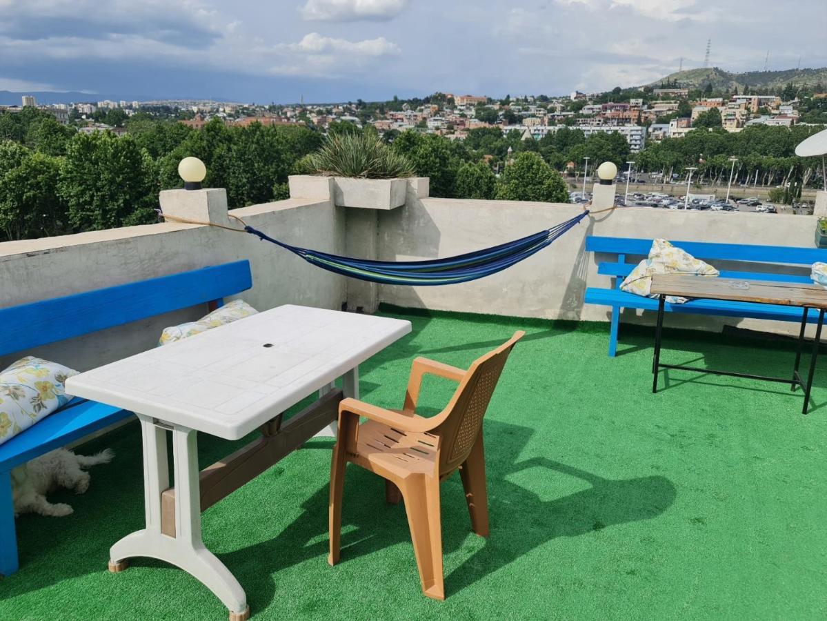 Guest House Sky Plus Tbilisi Esterno foto