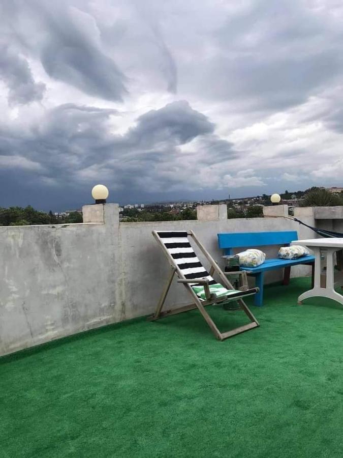 Guest House Sky Plus Tbilisi Esterno foto