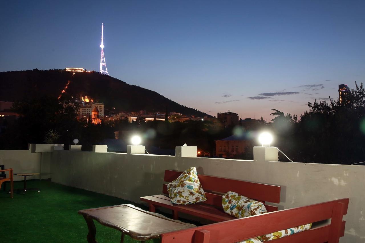 Guest House Sky Plus Tbilisi Esterno foto