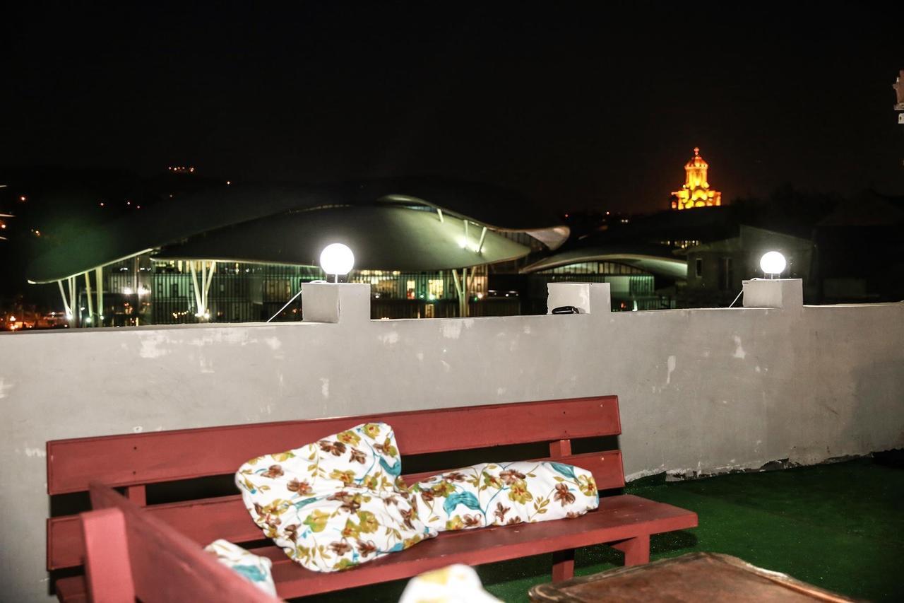Guest House Sky Plus Tbilisi Esterno foto