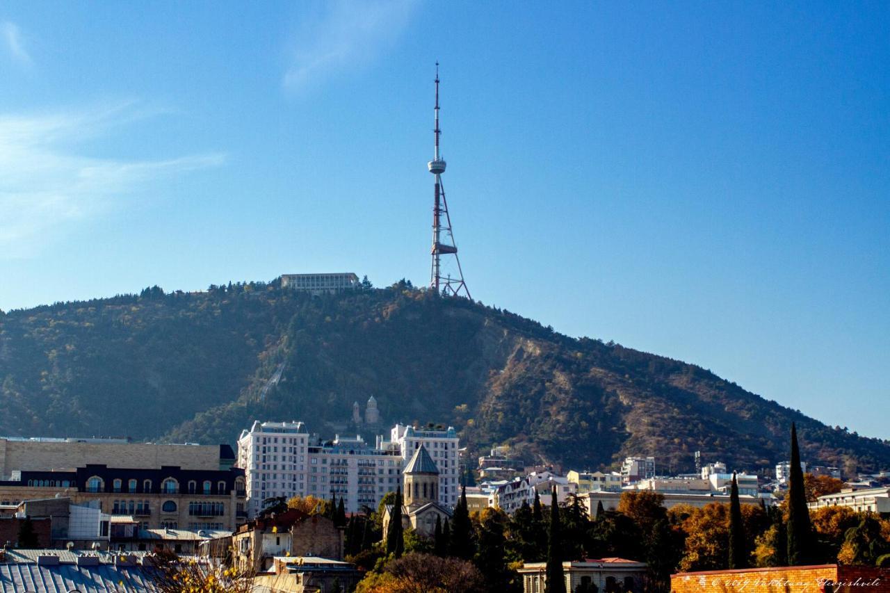 Guest House Sky Plus Tbilisi Esterno foto